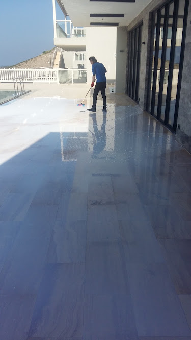 Seramik kaplı terasta rulo ile su yalıtımı uygulaması