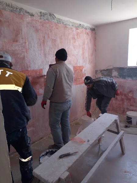 Mevcut duvarda negatif su yalıtımı için yüzey hazırlığı